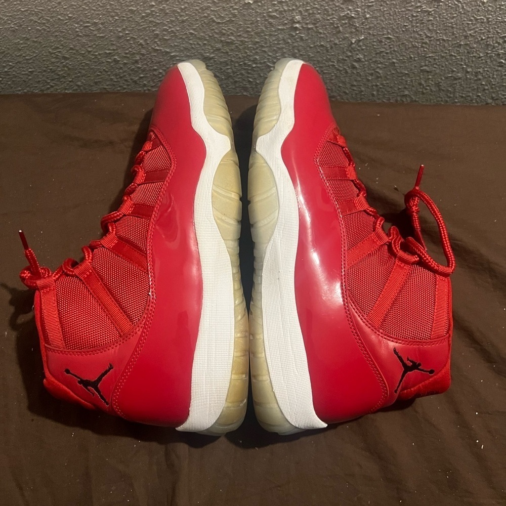 Vibrant Red Basketball Sneakers Nike Retro Air Jordan 11 Win like 92 - Picture 5 of 10